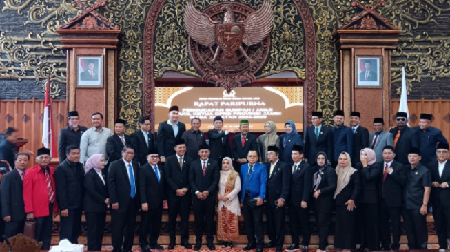 DPRD Gelar Paripurna Pelantikan Samsul Riduan Sebagai Waka DPRD