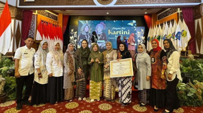 Ketua TP PKK Sarolangun Hj Risha Fitria Hurmin Hadiri Peringatan Hari Kartini Ke-147 Provinsi Jambi