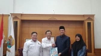 Komisi Informasi Jambi Serahkan Laporan Kinerja Tahun 2024 ke Ketua DPRD Jambi