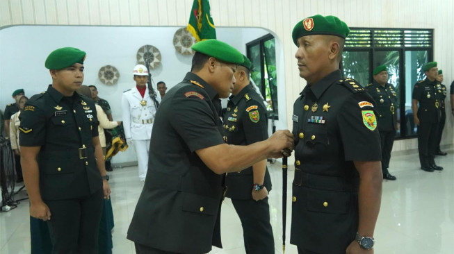 Brigjen TNI Heri Purwanto Pimpin Acara Sertijab Kasi Intel Kasrem 042/Gapu