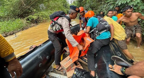 Dua Hari Terseret Arus Sungai Jasad Bocah 7 Tahun Ditemukan Tak Bernyawa
