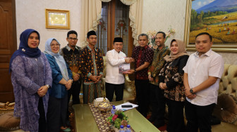 Bawaslu Provinsi Jambi Sampaikan Laporan Pengawasan Pemilu Serentak 2024 ke Gubernur Jambi
