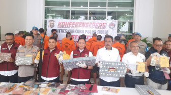 Polda Jambi Ringkus 11 Pengedar Narkoba, Tawarkan Benda Haram Lewat WhatsApp