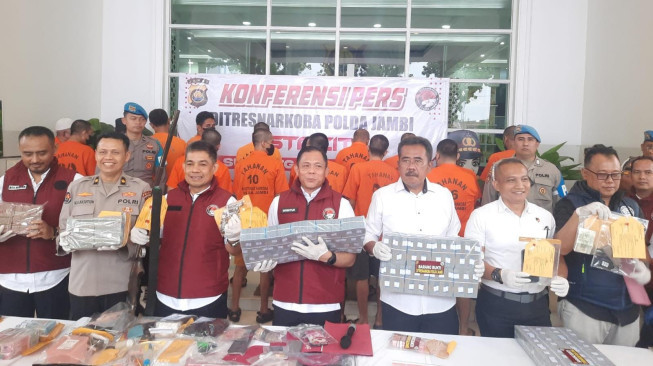 Polda Jambi Ringkus 11 Pengedar Narkoba, Tawarkan Benda Haram Lewat WhatsApp