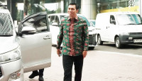Fadhil Arief Tampil Menawan dengan Batik Jambi