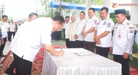 Bupati Muaro Jambi Teken MoU Gizi Gratis, Dorong Kopdes Jadi Motor Ketahanan Pangan Daerah