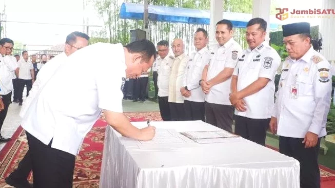 Bupati Muaro Jambi Teken MoU Gizi Gratis, Dorong Kopdes Jadi Motor Ketahanan Pangan Daerah
