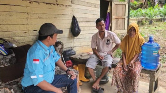 Kabid Perumahan Kawasan Permukiman Dinas PUPR Provinsi Jambi Melihat Langsung Rumah Masyarakat yang Tidak Layak Huni Agar Bantuan Tepat Sasaran