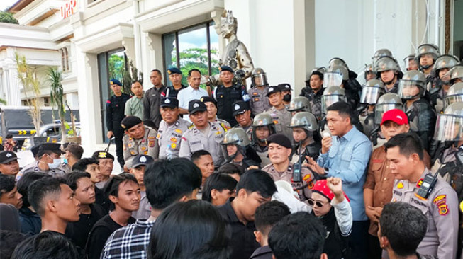 Ketua DPRD Provinsi Jambi Tegur Mahasiswa, Begini Kronologisnya…