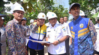 Komitmen Kuat Pemerintah Kota Jambi Atasi Banjir, Walikota Maulana Pantau Proyek Normalisasi Sungai asam