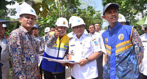 Komitmen Kuat Pemerintah Kota Jambi Atasi Banjir, Walikota Maulana Pantau Proyek Normalisasi Sungai asam