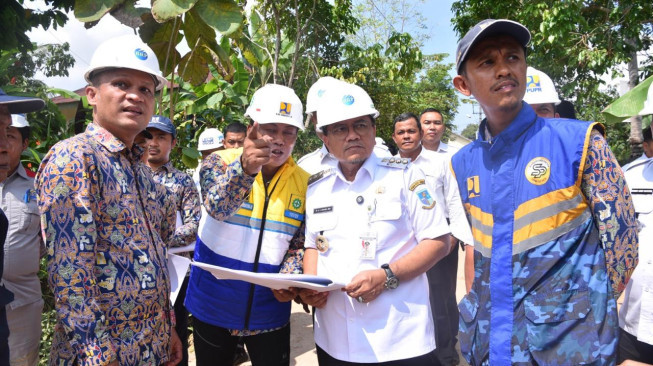 Komitmen Kuat Pemerintah Kota Jambi Atasi Banjir, Walikota Maulana Pantau Proyek Normalisasi Sungai asam