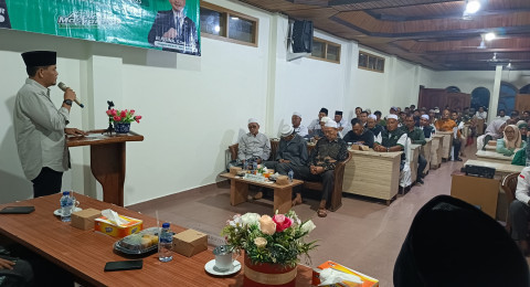Anggota DPR RI Dapil Jambi, Elpisina Silaturahmi dan Salurkan Bantuan Kepada Masyarakat di Tungkal Ilir