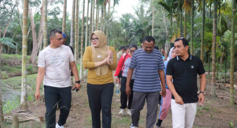 Respon Cepat Aduan Masyarakatnya, Bupati Tanjung Jabung Timur Gercep Cek Kondisi Parit Tersumbat