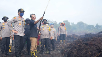 Wakil Bupati Muaro Jambi Dampingi Kapolda Jambi Tinjau Titik Karhutla Desa Gambut Jaya