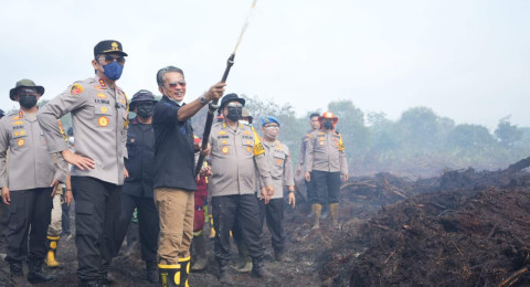 Wakil Bupati Muaro Jambi Dampingi Kapolda Jambi Tinjau Titik Karhutla Desa Gambut Jaya