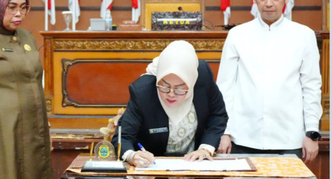 Hadiri Paripurna DPRD, Wabub Muslimin Tanja Sampaikan Sambutan Bupati