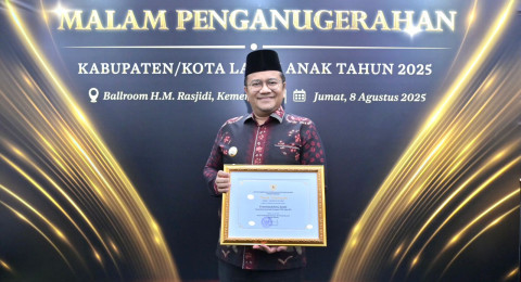 Wali Kota Maulana Dianugerahi Penghargaan KLA Utama, Bukti Keberpihakan Pemkot Jambi pada Hak Anak