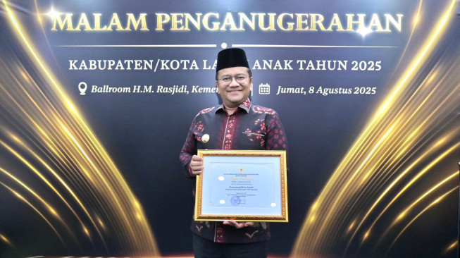 Wali Kota Maulana Dianugerahi Penghargaan KLA Utama, Bukti Keberpihakan Pemkot Jambi pada Hak Anak