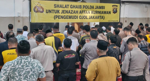 Polda Jambi Tunaikan Shalat Gaib, Bentuk Bela Sungkawa Gugurnya Affan Kurniawan yang Tertabrak Kendaraan Taktis Brimob saat Aksi Demonstrasi
