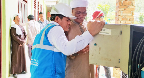 PLN Hadir Melayani Umat, Pastikan Listrik Aman di Milad Ponpes Marjanul Qalbi
