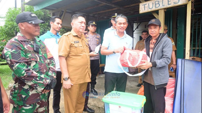 Pemkab Muaro Jambi Salurkan Bantuan untuk Korban Kebakaran di Desa Solok