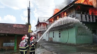 Siang Terik Berujung Petaka, Belasan Rumah di Rawasari Ludes Terbakar