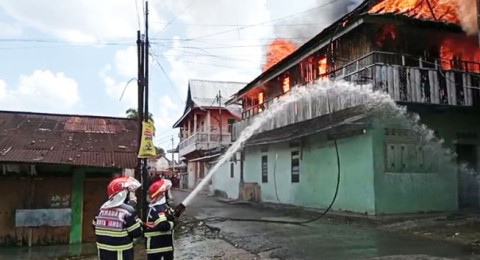 Siang Terik Berujung Petaka, Belasan Rumah di Rawasari Ludes Terbakar