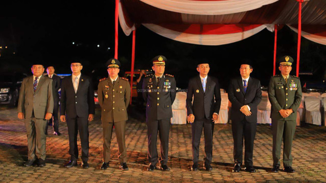 Bupati Muaro Jambi Hadiri Apel Kehormatan dan Renungan Suci di TMP Kusuma Bhakti