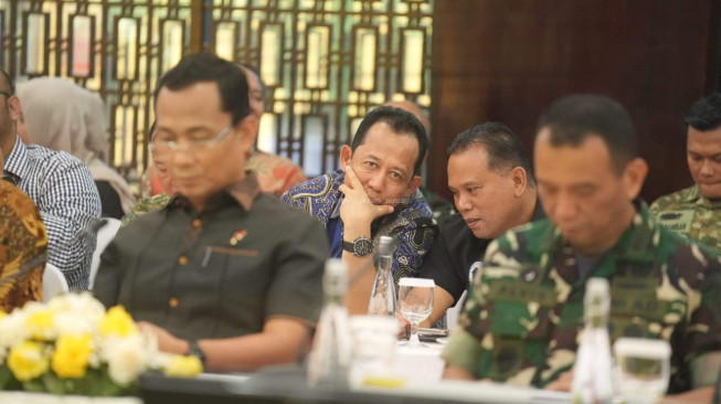 Bupati Muaro Jambi Hadiri Rapat Nasional Penanganan Sumur Minyak Masyarakat di Kementerian ESDM