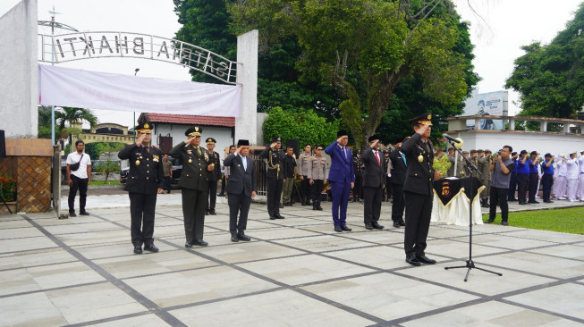 Danrem 042/Gapu Bersama Forkopimda Jambi Gelar Ziarah ke TMP Satria Bhakti