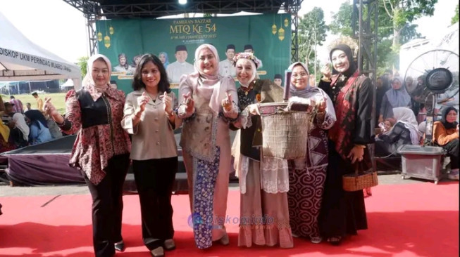 Dekranasda Muaro Jambi Tampilkan Pesona Batik di Fashion Show Bazar Expo MTQ 2025