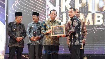 Komitmen Transparansi, Muaro Jambi Sabet Penghargaan KPID 2025