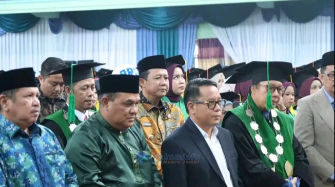 Bupati Muaro Jambi Bambang Bayu Suseno Hadiri Prosesi Wisuda UIN STS Jambi