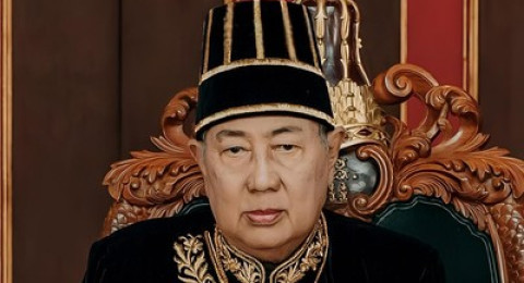 PB XIII, Naik Takhta di Tengah Konflik Raja Kembar Keraton Surakarta