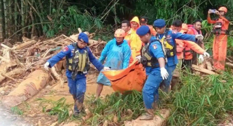 Korban Meninggal Dunia Akibat Bencana Banjir dan Longsor di Sumut 217 Jiwa,  Sumbar 129 Jiwa dan Aceh 96 Jiwa.