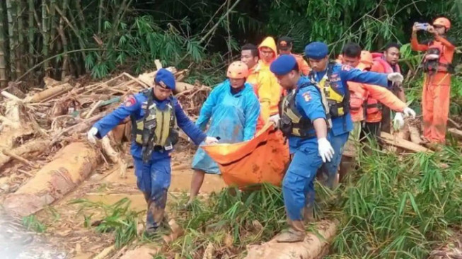 Korban Meninggal Dunia Akibat Bencana Banjir dan Longsor di Sumut 217 Jiwa,  Sumbar 129 Jiwa dan Aceh 96 Jiwa.