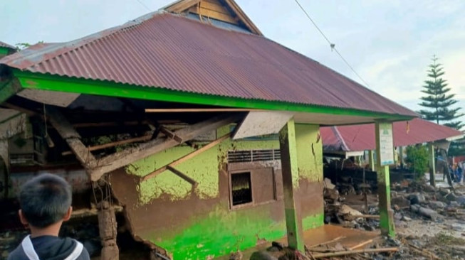 Kabupaten Agam : Guru  Meninggal Dunia 3 orang, Hilang 5 orang dan 96 Fasilitas Sekolah Rusak, PBM Diliburkan Hingga 3 Desember 2025