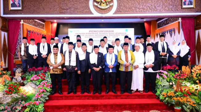 Pengurus MUI Provinsi Jambi Masa Khidmat 2025–2030 Dikukuhkan, DR H Umar Yusuf Ketua.