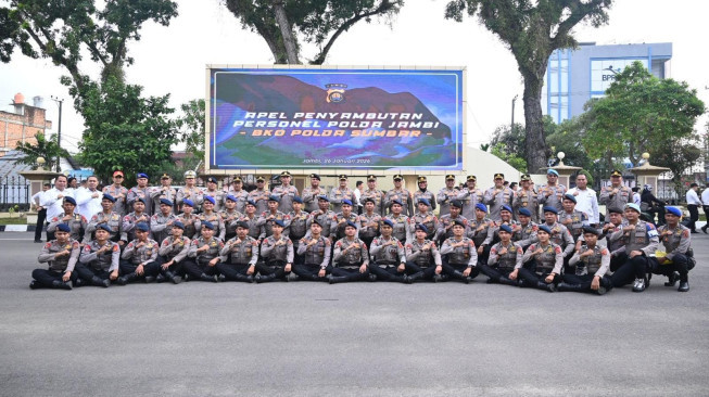 Penyambutan 40 Personel BKO Penanganan Bencana Sumbar, Kapolda : Selama 2 Bulan  Membantu Evakuasi Hingga Penyediaan Air Bersih dan Dapur Lapangan.