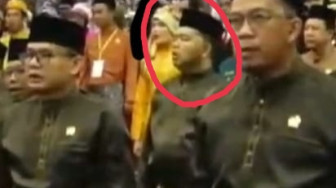 Apa yang Dipikirkan Om Amrizal saat Sidang Paripurna HUT ke 69 Provinsi Jambi..?