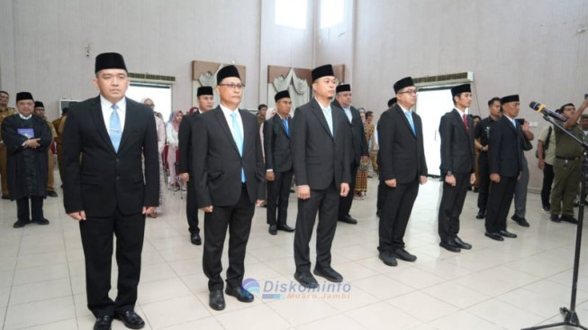 Bupati Muaro Jambi DR. Bambang Bayu Lantik  DR. Kasyful Iman Kepala Diknas dan 9 OPD Lainnya.