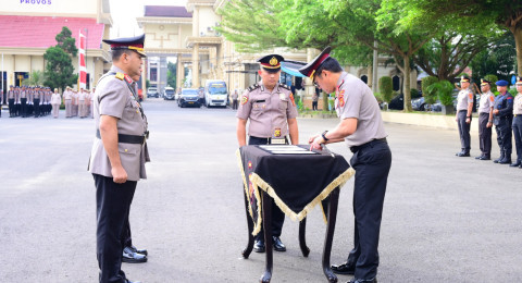 Kapolda Jambi Pimpin Sertijab Wakapolda, dari Brigjen Mustakim ke Brigjen Pol. Benni Ali.