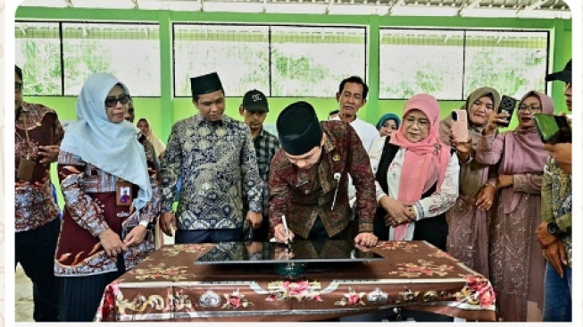 Diza Hazra Aljhosa : TPS 3R Mengubah Paradigma Lama “Kumpul-Angkut-Buang” Menjadi Pola Pengelolaan yang Produktif.