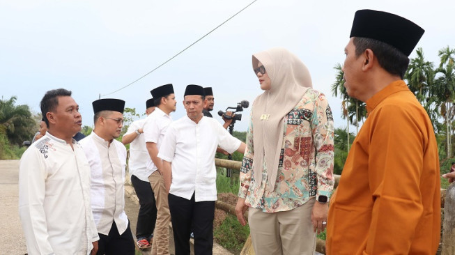 Dillah dan Muslimin Tinjau Pekerjaan Kanal  di Desa Suka Maju dan Beberapa Proyek Infrastruktur Lainnya