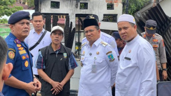 Gerak Cepat di Tengah Puing: Maulana Pastikan Korban Kebakaran Tak Sendirian