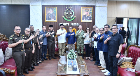 Perkuat Sinergi dan Kolaborasi di Wilayah Kerja Jambi, Staf Ahli Sekretaris SKK Migas Sambangi Kantor Kejaksaan Tinggi Provinsi Jambi.