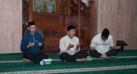 Wakil Bupati Tanjabtim Hadiri Peringatan Nuzulul Qur’an di Masjid Agung Nur Addarojat   Pemerintah Tanjabtim Dukung Penuh Kegiatan Keagamaan di Bulan Suci