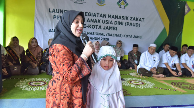 Dr. dr. Hj. Nadiyah, Sp.OG., membuka kegiatan Implementasi Manasik Zakat pada satuan PAUD