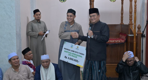 Wali Kota Jambi Serahkan Bantuan Wifi Gratis untuk Rumah Ibadah